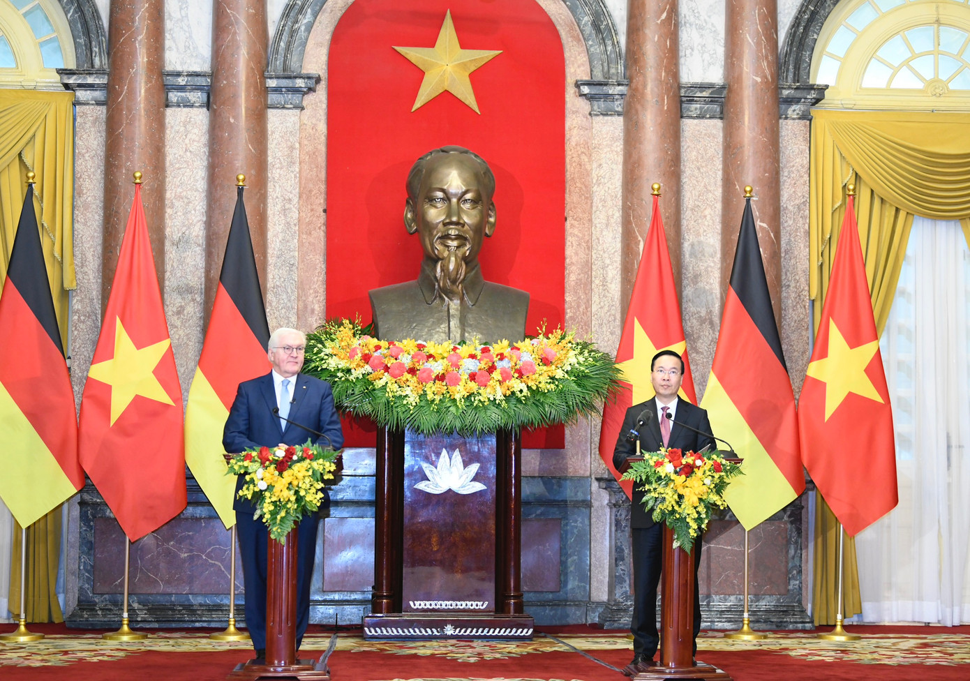 Chủ tịch nước Võ Văn Thưởng và Tổng thống Đức Frank-Walter Steinmeier tại cuộc họp báo chung ngày 23/1. (Ảnh: Như Ý)