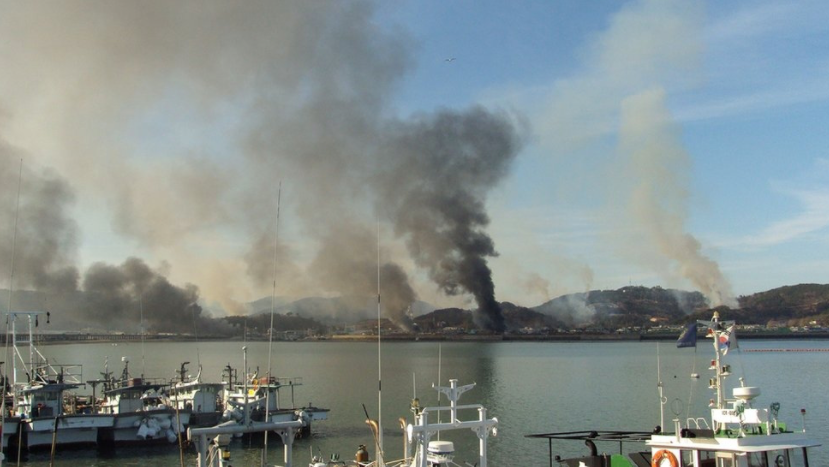 Đảo Yeonpyeong khi Triều Tiên bắn đạn pháo ngày 5/1. (Ảnh: Yonhap) Đảo Yeonpyeong khi Triều Tiên bắn đạn pháo ngày 5/1. (Ảnh: Yonhap)