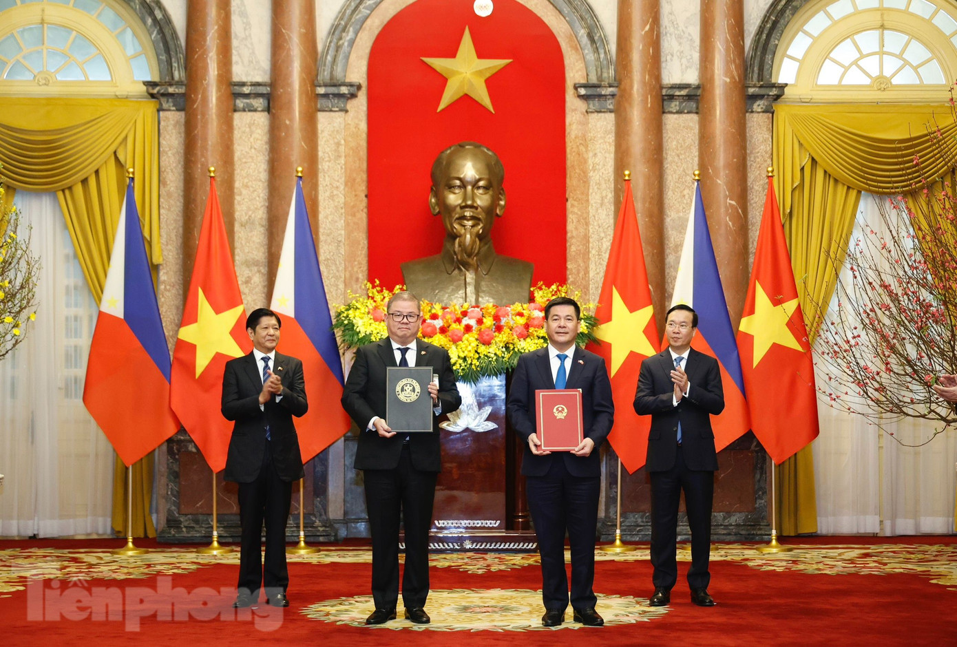 Việt Nam - Philippines ký thỏa thuận về thương mại gạo. (Ảnh: Như Ý)