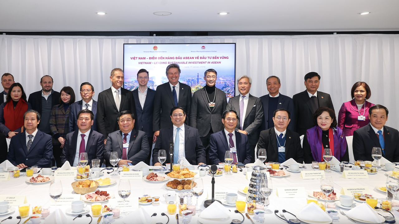 Cuộc toạ đàm diễn ra bên lề WEF Davos 2024. (Ảnh: VGP)