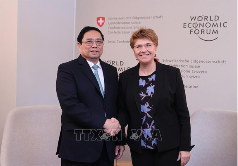 Thủ tướng Phạm Minh Chính hội kiến Tổng thống Thụy Sỹ Viola Amherd. (Ảnh: TTXVN)