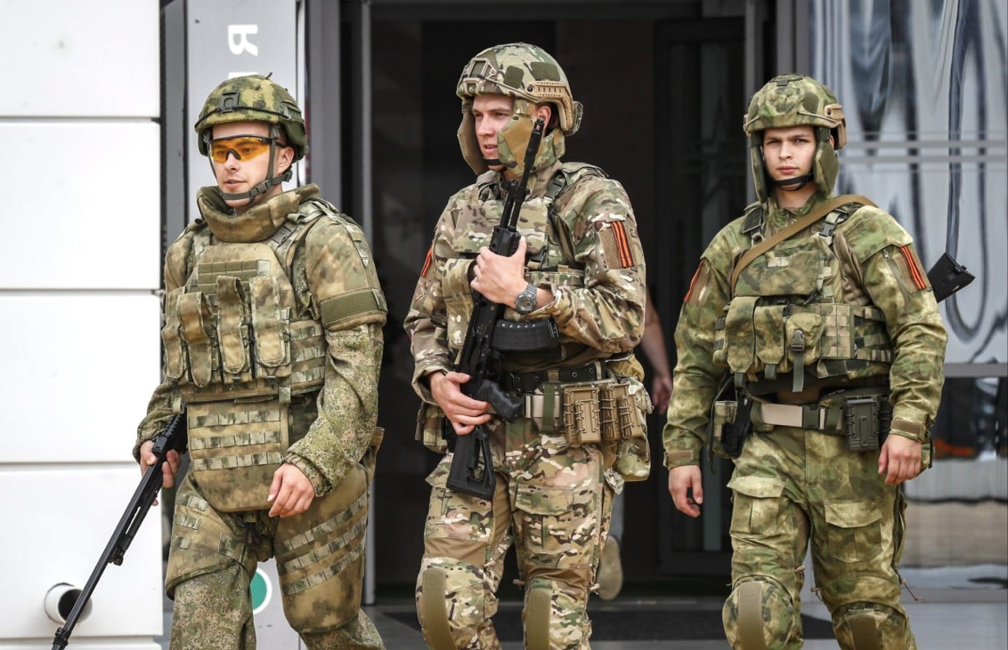 Lính Nga tuần tra ở Mátxcơva. (Ảnh: EPA-EFE) Lính Nga tuần tra ở Mátxcơva. (Ảnh: EPA-EFE)