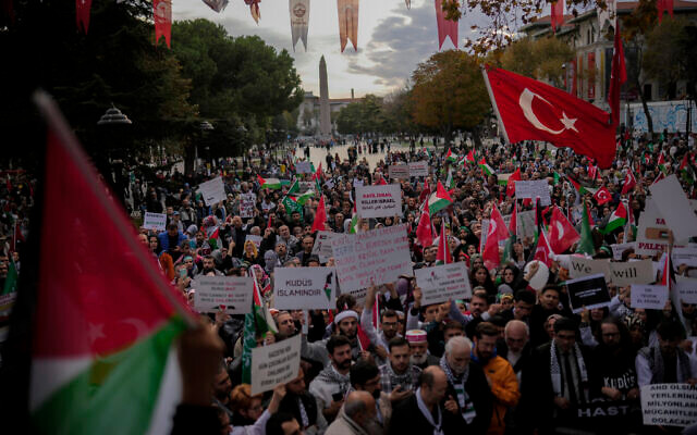 Một cuộc biểu tình phản đối Israel ở Thổ Nhĩ Kỳ. (Ảnh: AP) Một cuộc biểu tình phản đối Israel ở Thổ Nhĩ Kỳ. (Ảnh: AP)