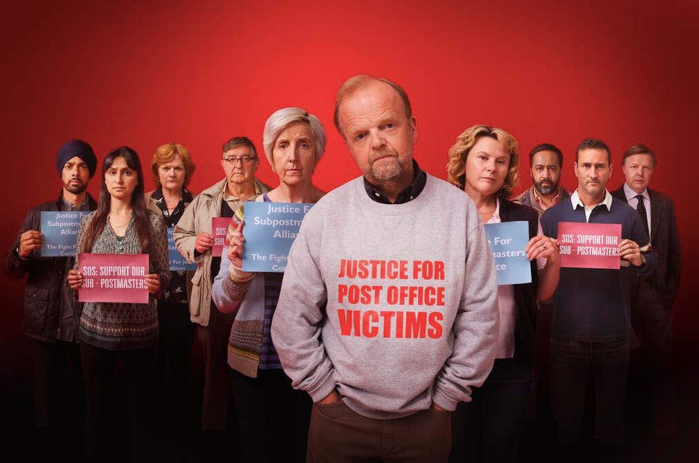 Các nhân vật trong phim "Mr. Bates đấu với Bưu điện" trên ITV. Các nhân vật trong phim "Mr. Bates đấu với Bưu điện" trên ITV.