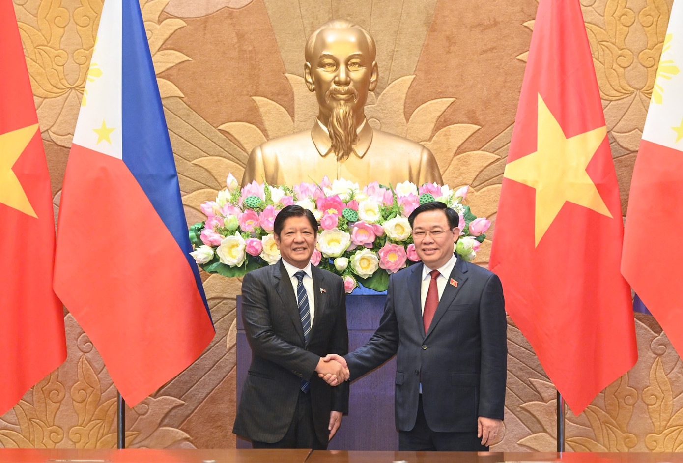 Tổng thống Philippines Ferdinand Marcos Jr và Chủ tịch Quốc hội Vương Đình Huệ trong cuộc gặp ngày 30/1. (Ảnh: Nhật Minh)