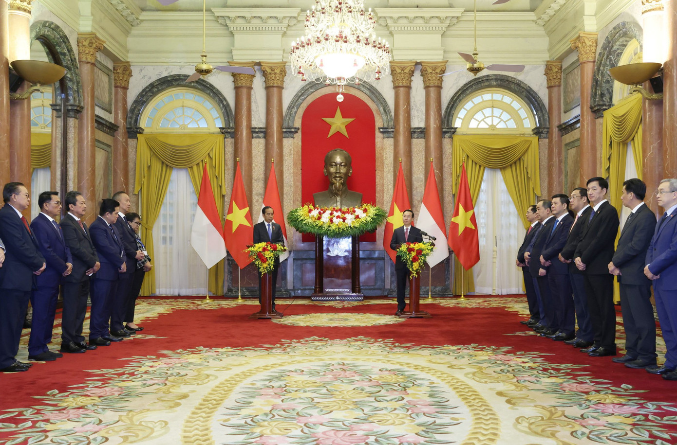 Chủ tịch nước Võ Văn Thưởng và Tổng thống Indonesia Joko Widodo tại cuộc họp báo ngày 12/1. (Ảnh: Như Ý)