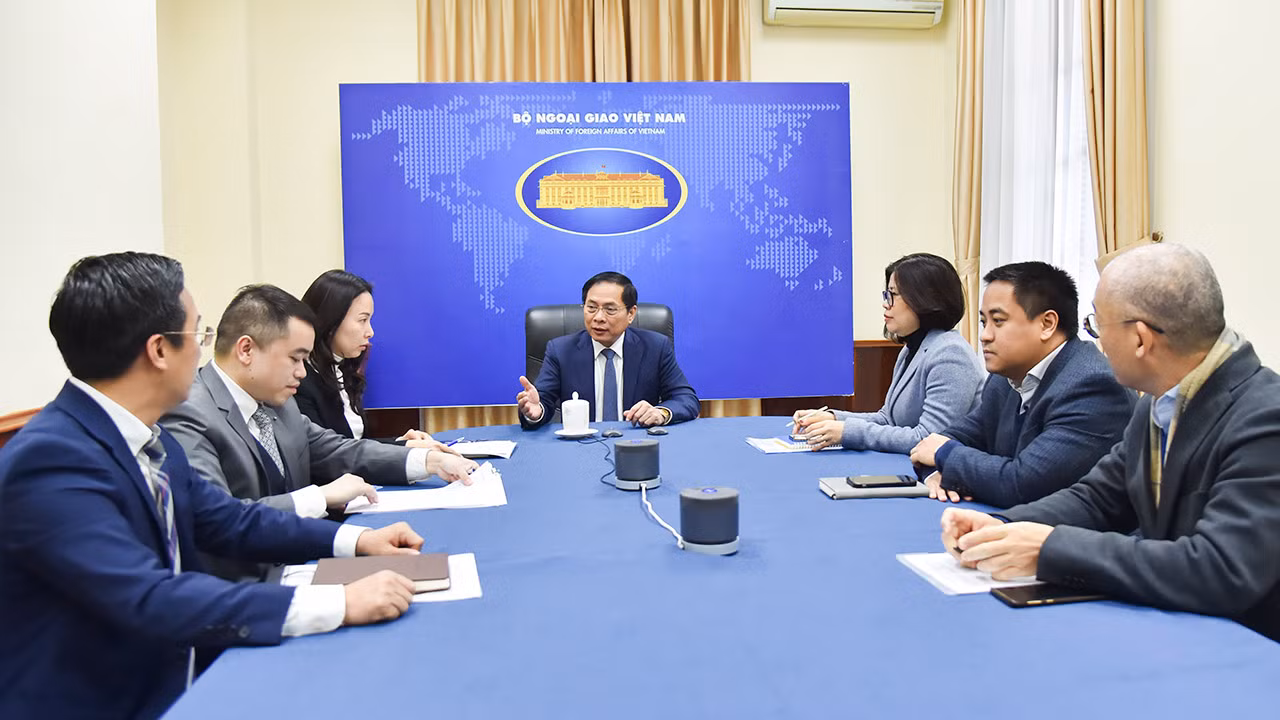 Bộ trưởng Bùi Thanh Sơn tại cuộc điện đàm. (Ảnh: Mofa) Bộ trưởng Bùi Thanh Sơn tại cuộc điện đàm. (Ảnh: Mofa)