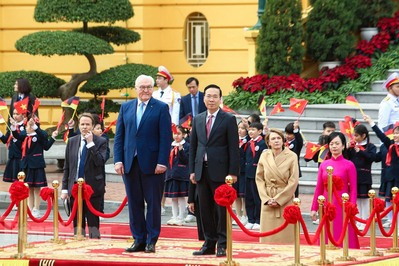 Chủ tịch nước Võ Văn Thưởng và Tổng thống Đức Frank-Walter Steinmeier trong lễ đón ngày 23/1. (Ảnh: Như Ý)