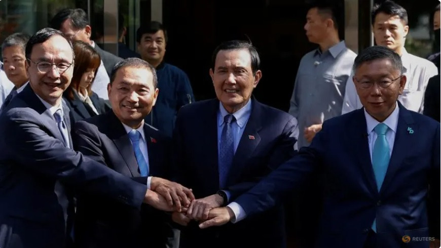 (Từ trái sang) Chủ tịch KMT Eric Chu, Hou Yu-ih, cựu lãnh đạo Mã Anh Cửu và Chủ tịch TPP Ko Wen-je. (Ảnh: Reuters)