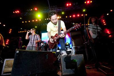 Nhóm Microwave (TP.HCM) luôn nhận được sự cổ vũ nhiệt tình của gần 30.000 khán giả