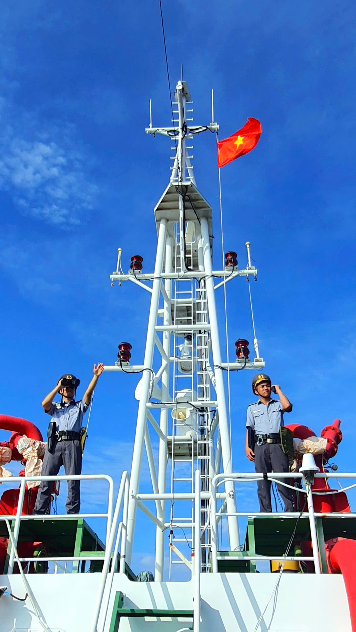 Lực lượng kiểm ngư tăng cường tuần tra, kiểm tra, kiểm soát, xử lý các hành vi vi phạm pháp luật, áp dụng các biện pháp ngăn chặn hành vi vi phạm theo quy định của pháp luật trên vùng khơi vùng biển Tây Nam Bộ. Lực lượng kiểm ngư tăng cường tuần tra, kiểm tra, kiểm soát, xử lý các hành vi vi phạm pháp luật, áp dụng các biện pháp ngăn chặn hành vi vi phạm theo quy định của pháp luật trên vùng khơi vùng biển Tây Nam Bộ.