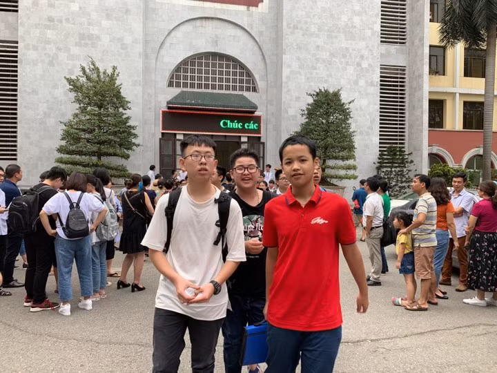 Đề thi môn Toán lớp 10 Trường THPT Chuyên Sư phạm: Dễ ‘ăn điểm’ ảnh 7 Đề thi môn Toán lớp 10 Trường THPT Chuyên Sư phạm: Dễ ‘ăn điểm’ ảnh 7