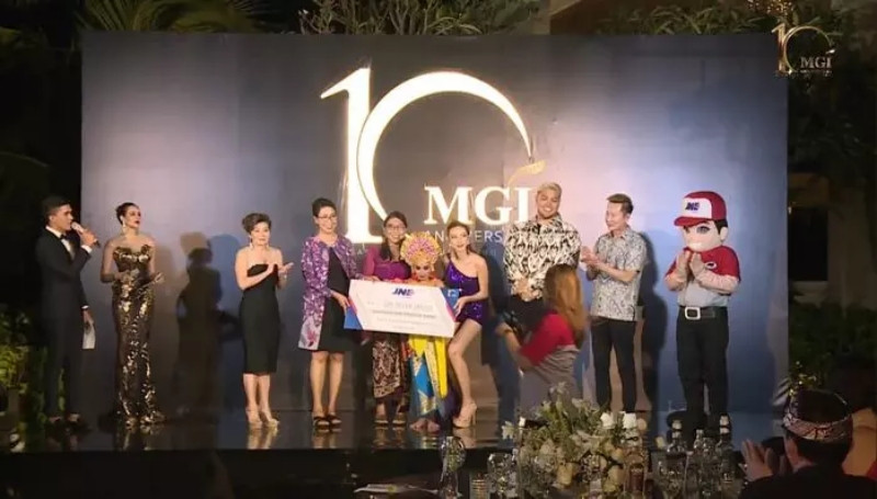 Hành động đẹp của Thùy Tiên nhận được nhiều lời khen.