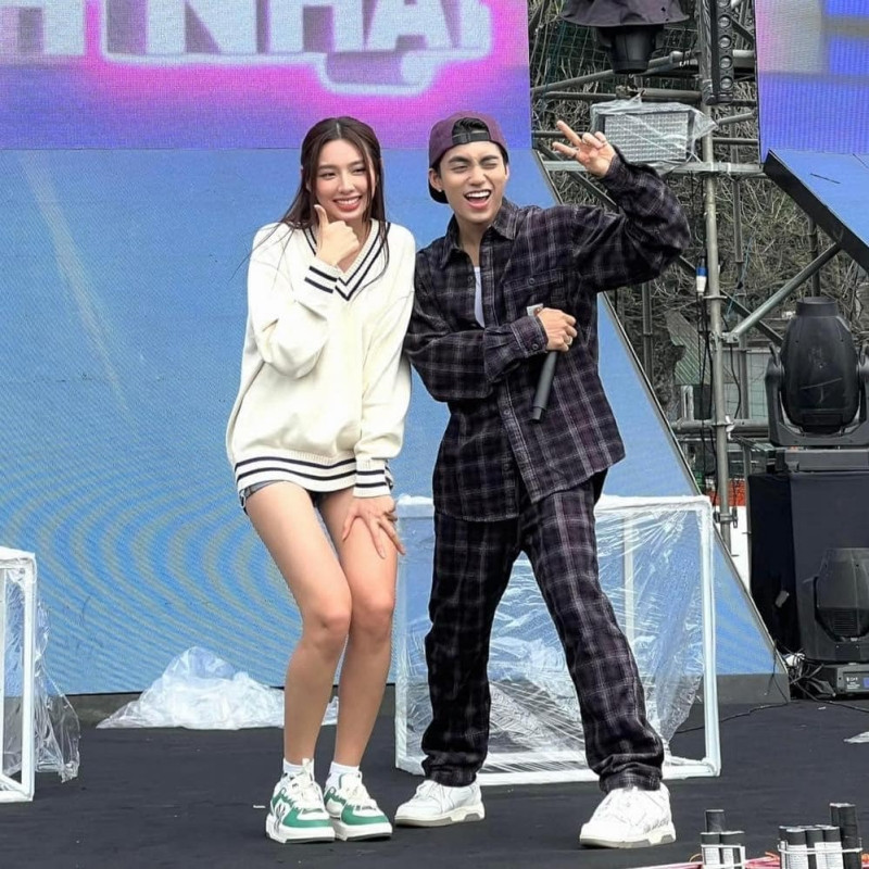 Bức ảnh chụp chung của Hoa hậu Thùy Tiên và MONO được netizen tích cực thả tim.