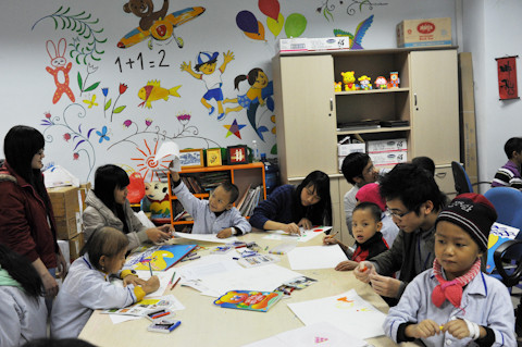 Tại khu vực vui chơi của các trẻ em mắc bệnh về máu.