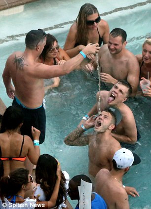 Ngôi sao tuyển Anh thác loạn ở Las Vegas ảnh 5