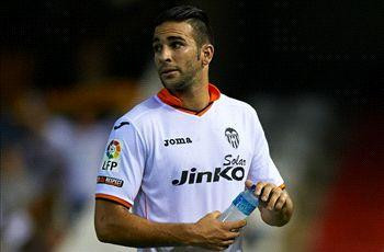 Adil Rami rời Valencia vì bị bỏ rơi