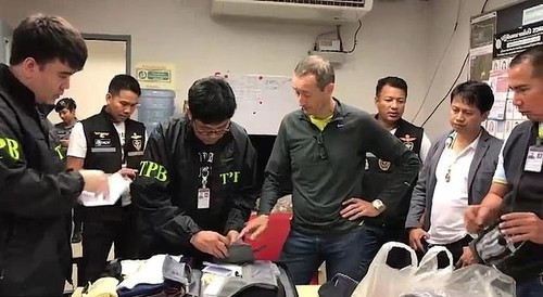 Kẻ chuyên ăn cắp vali tại sân bay bị bắt khi chuẩn bị đến Việt Nam ảnh 1