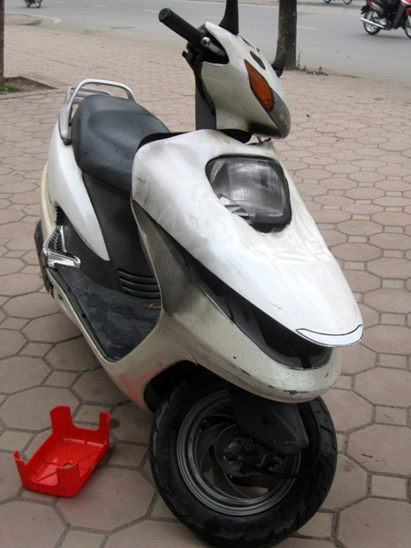 Nhờ được chữa cháy kịp thời nên chiếc xe chỉ bị hư hỏng nhẹ. Nhờ được chữa cháy kịp thời nên chiếc xe chỉ bị hư hỏng nhẹ