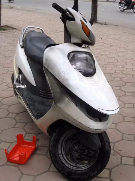 Nhờ được chữa cháy kịp thời nên chiếc xe chỉ bị hư hỏng nhẹ