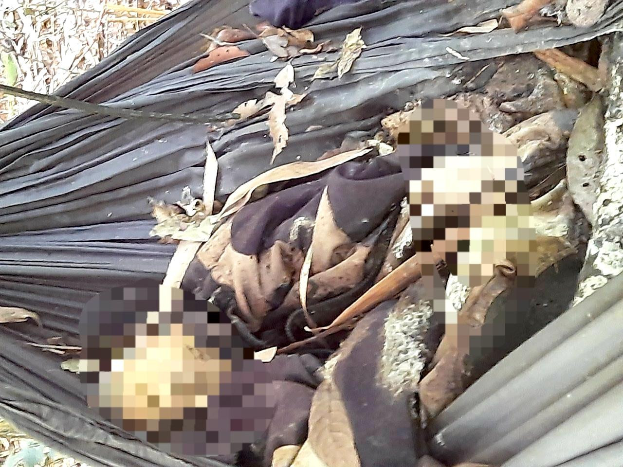 Tư trang nằm rải rác ở hiện trường Tư trang nằm rải rác ở hiện trường