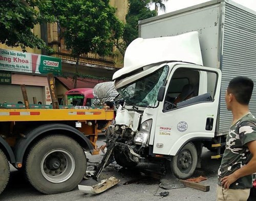 BẢN TIN ATGT: Ô tô húc xe máy bay xuống ruộng, 1 người tử vong ảnh 5