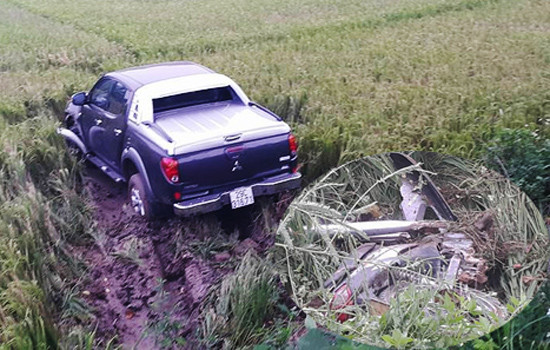 BẢN TIN ATGT: Ô tô húc xe máy bay xuống ruộng, 1 người tử vong ảnh 1
