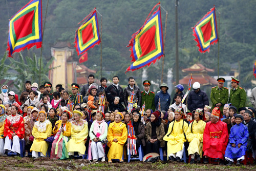 lễ hội thu hút đông đảo bà con về dự