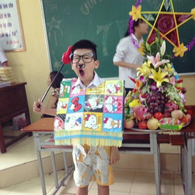 ... Trở về Hải Dương sau khi nghỉ ngơi 1-2 hôm, Duy Bi nhanh chóng quay lại lớp học. Cậu nhóc từng tâm sự có chút buồn vì phải tạm biệt thầy Thanh Bùi cùng các bạn. Nhưng bạn bè ở trường, ở lớp khiến cậu nhanh chóng tìm lại niềm vui. Với Duy Bi và cả gia đình, việc học vẫn là điều quan trọng nhất vào lúc này chứ không phải chuyện ca hát hay mưu cầu danh tiếng.