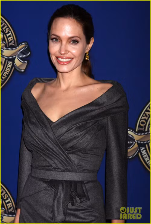 Angelina Jolie đứng thứ 37 trong danh sách 100 phụ nữ quyền lực nhất thế giới do tạp chí Forbes bình chọn