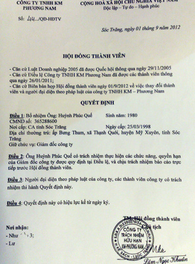Quyết định được cho là ông Khuân ký từ Hoa Kỳ rồi gửi về Việt Nam để bổ nhiệm ông Quế. Tuy nhiên, trên quyết định lại ghi là Sóc Trăng, ngày 01 tháng 9 năm 2012. Ảnh: Thiên Phước