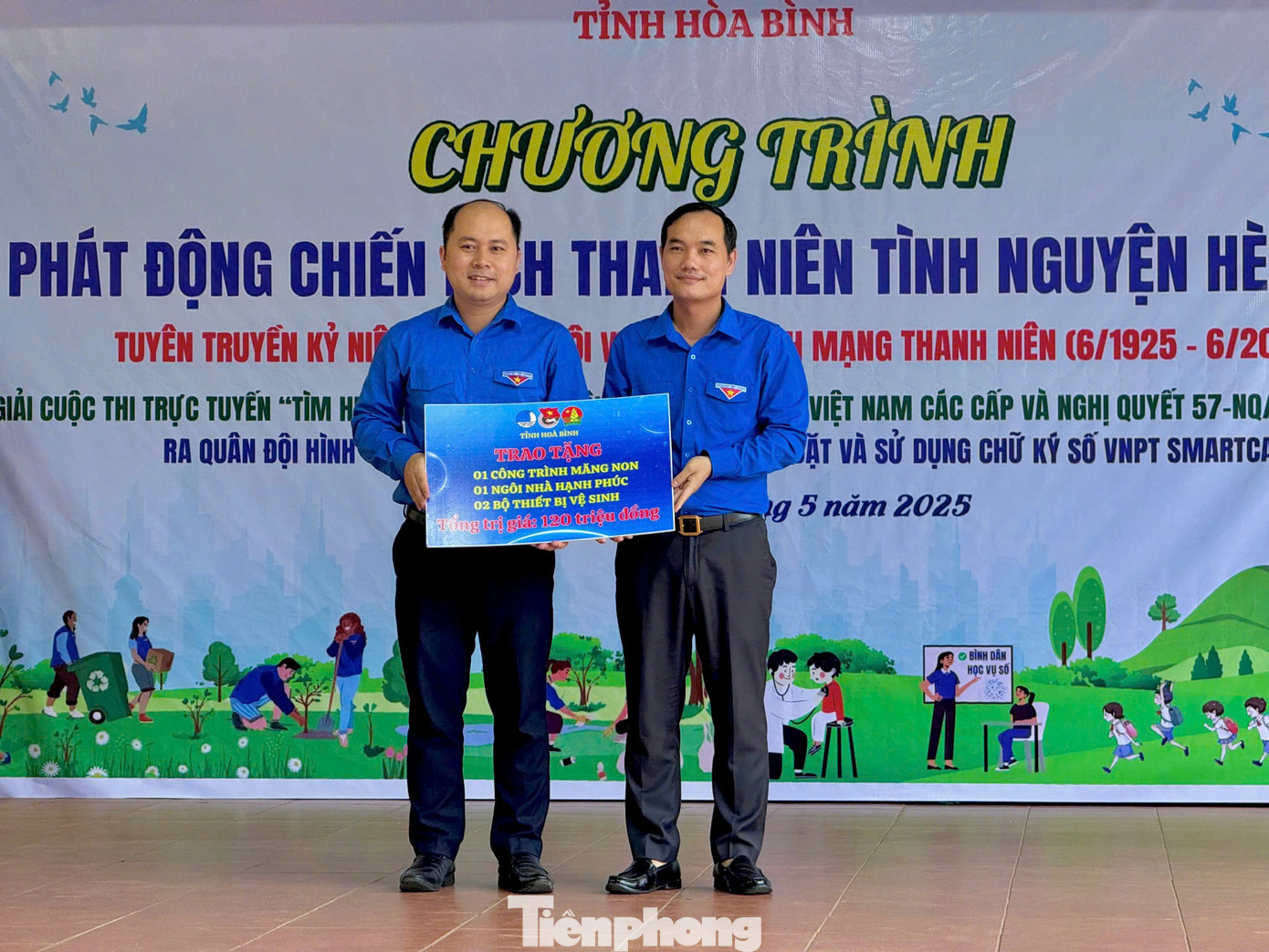 Tỉnh Đoàn Hòa Bình trao tặng các công trình thanh niên tại huyện Mai Châu.