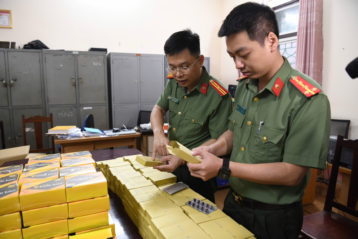 Công an tỉnh Phú Thọ thu giữ lượng lớn thực phẩm chức năng chứa chất cấm.