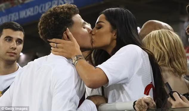 Mê đắm sắc vóc Ruby Mae - cô bồ nóng bỏng của tiền vệ Dele Alli ảnh 2