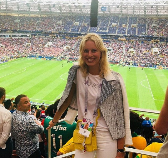 Hoa hậu Pháp, thiên thần nội y khoe sắc trên khán đài chung kết ảnh 6