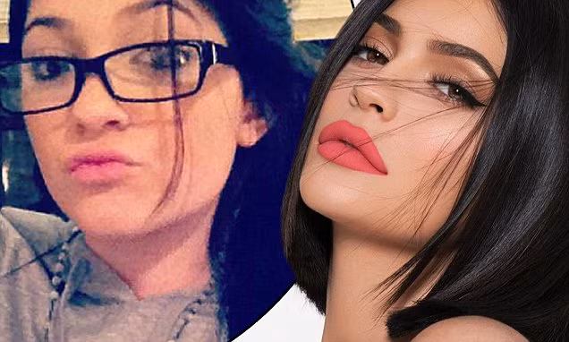 ‘Hot girl môi tều’ nhà Kardashian vẫn quyến rũ dù bỏ filler bơm môi ảnh 1