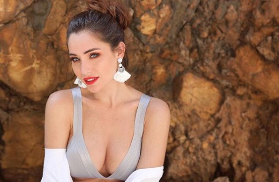 Cầu thủ Pháp thăng hoa nhờ tình yêu với nàng Á hậu đẹp mê hồn ảnh 4