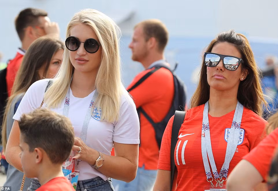 Mỹ nữ tuyển Anh đọ sắc với người đẹp Thụy Điển ở tứ kết ảnh 13