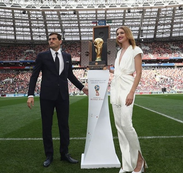 Siêu mẫu Nga mở cúp vàng trước trận chung kết ảnh 13