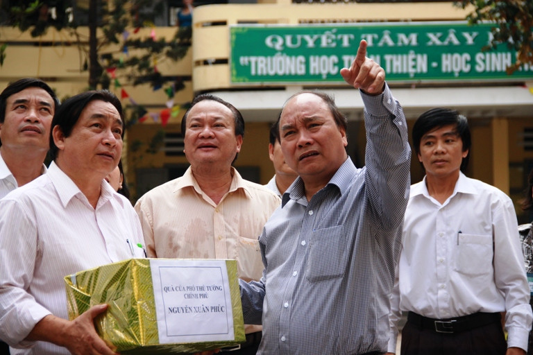 Các lực lượng chức năng khẩn trương hỗ trợ, khắc phục hậu quả bão số 11