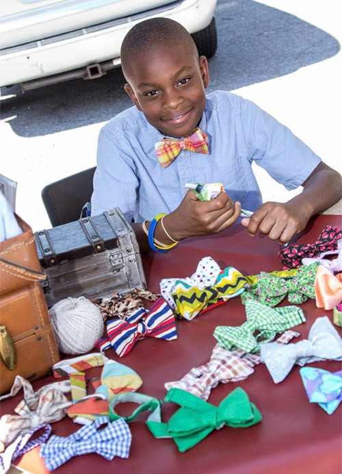 Ước mơ của cậu bé này là chuyên thiết kế trang phục và phụ kiện cho các quý ông nam tính, thanh lịch.