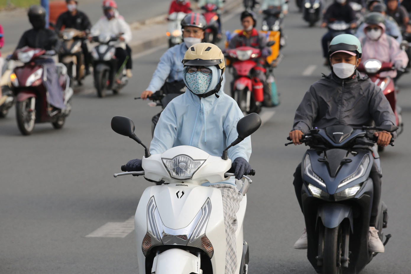 Lưu lượng phương tiện đông đúc nhưng không xảy ra tình trạng ùn ứ kéo dài.