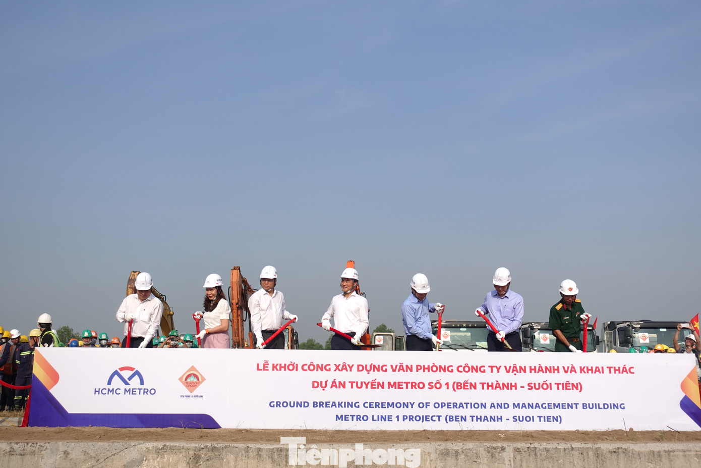 Lãnh đạo UBND TPHCM cùng chủ đầu tư, nhà thầu thực hiện nghi thức khởi công tòa nhà văn phòng O&amp;M.