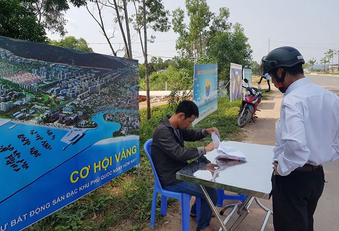 Vé bay 'đặc khu' khan hiếm, tăng chóng mặt vì cơn sốt đất? ảnh 2