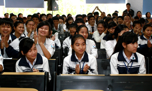 Đông đảo các bạn học sinh phổ thông đến từ nhiều trường đã tham dự lễ phát động