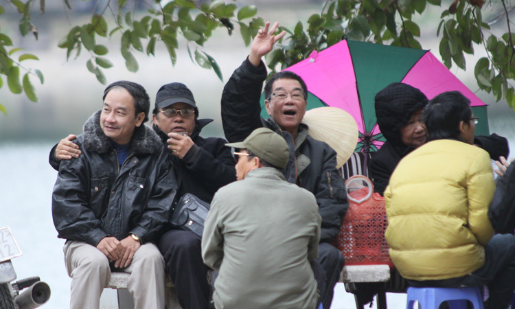 Mặc dù trang bị kỹ song nhiều người vẫn co ro