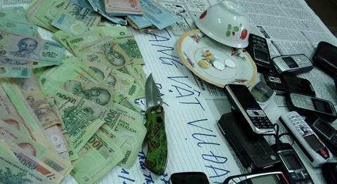 Luật ngầm của nhiều nhóm nghệ sĩ đánh bạc chung là không mang theo nhiều tiền, xe và đồ vật đắt tiền để chúng không trở thành...tang chứng vụ án (ảnh minh họa)