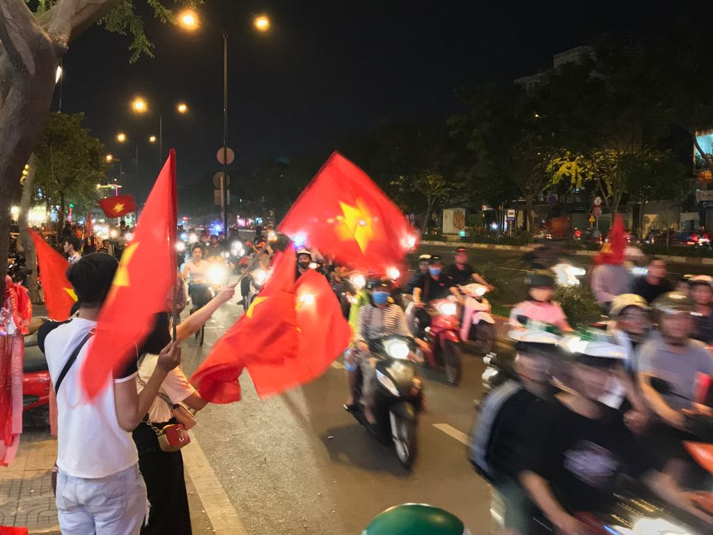 Đêm cuồng nhiệt với chức vô địch AFF Cup 2018 của tuyển Việt Nam ảnh 21