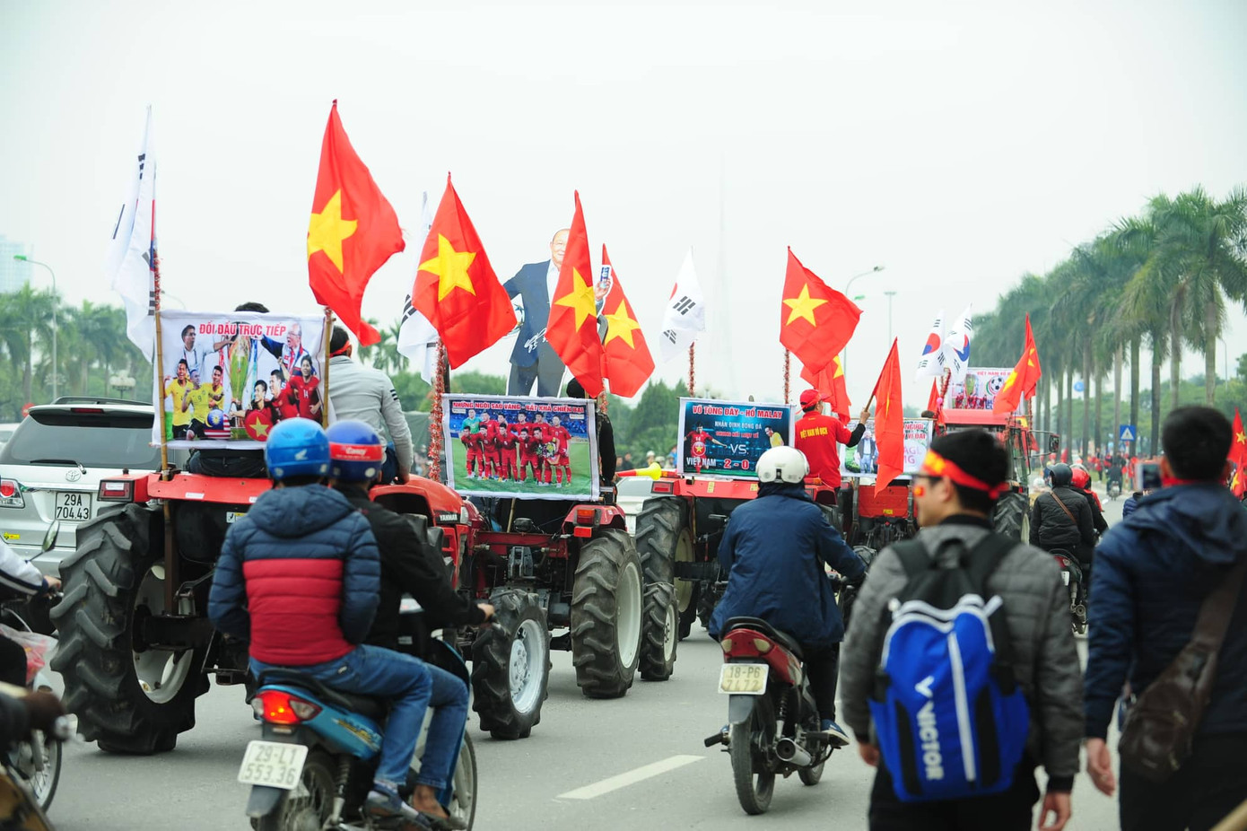 Cổ động viên vỡ òa sau bàn mở tỷ số của Anh Đức ảnh 57