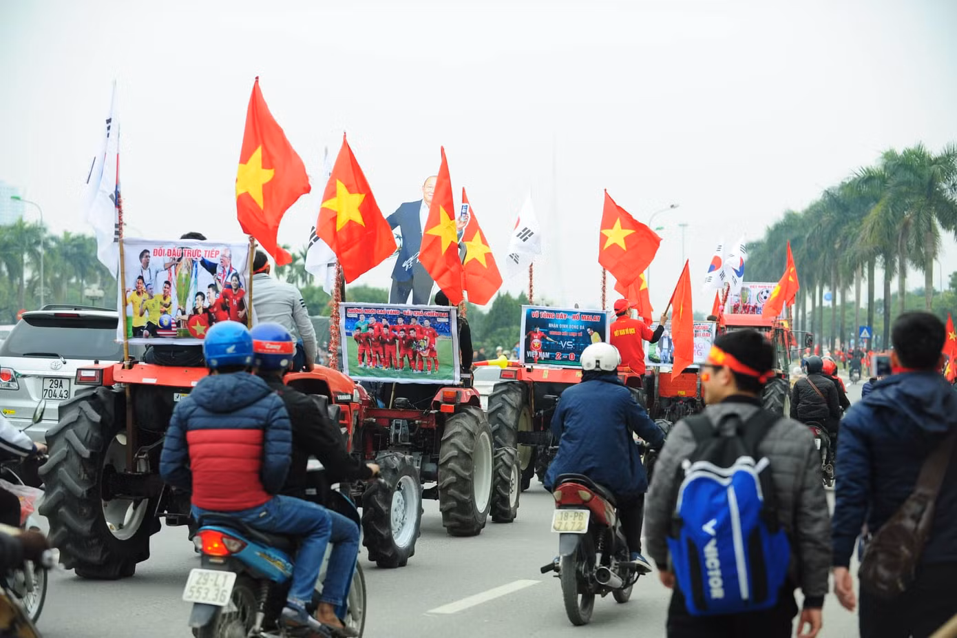 Cổ động viên vỡ òa sau bàn mở tỷ số của Anh Đức ảnh 57